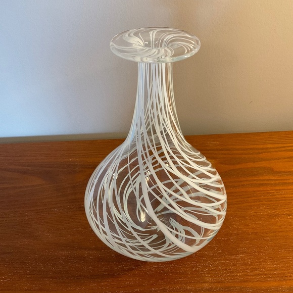 Art Glass Handblown Vase with White Swirl Pattern - Signed P. Stanley - Canada - Picture 4 of 15